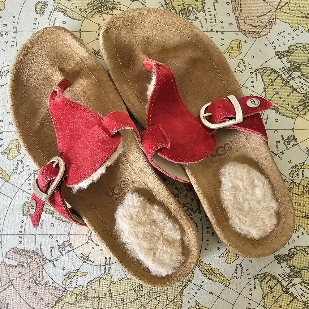 Ugg‎ flip flops, big kids size 1